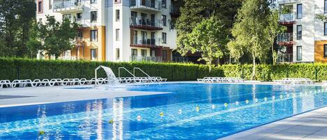 Piscine extérieure, piscine chauffée