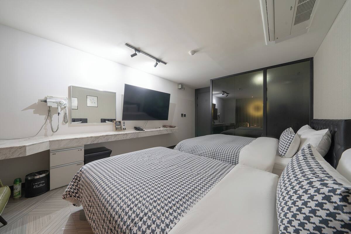 Deluxe Twin Room | Memory foam beds, free WiFi