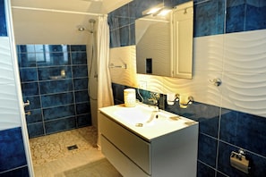 Shower, bidet, towels, soap - Complesso Villa Vanissia (Castrignano del Capo)