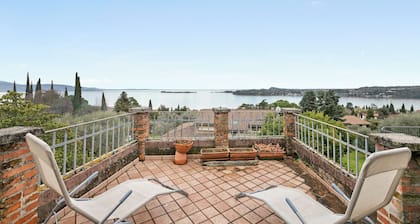 Teseo House Lake View & Terrace