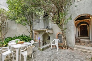 Outdoor dining - Teseo House - Lake View (Gardone Riviera)