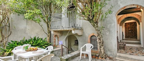 Hus Standard - flera sovrum (Teseo House | Lake View & Terrace) | Restaurang utomhus