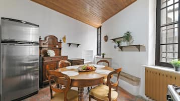 Standard House, Multiple Bedrooms (Teseo House | Lake View & Terrace) | Dining