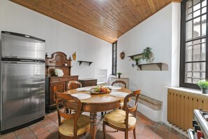 Standard-Haus, Mehrere Schlafzimmer (Teseo House | Lake View & Terrace) | Speisen