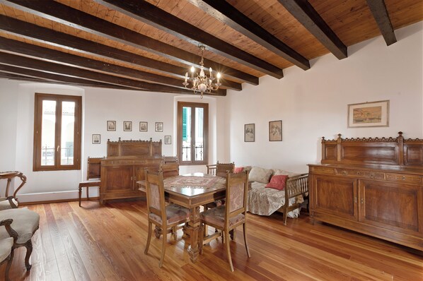 Interior - Teseo House - Lake View (Gardone Riviera)