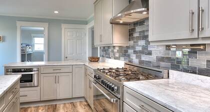 Oceanfront Walk to Pier & Restaurants, Shops-Dog Friendly-2 Dogs Allowed