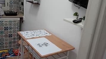 Bao gồm bữa sáng tự phục vụ hàng ngày