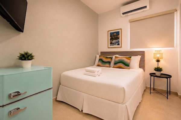 Room 2: Stylish Escape By Calle Cerra Art - San Juan