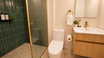 Standard Double Room | Bathroom
