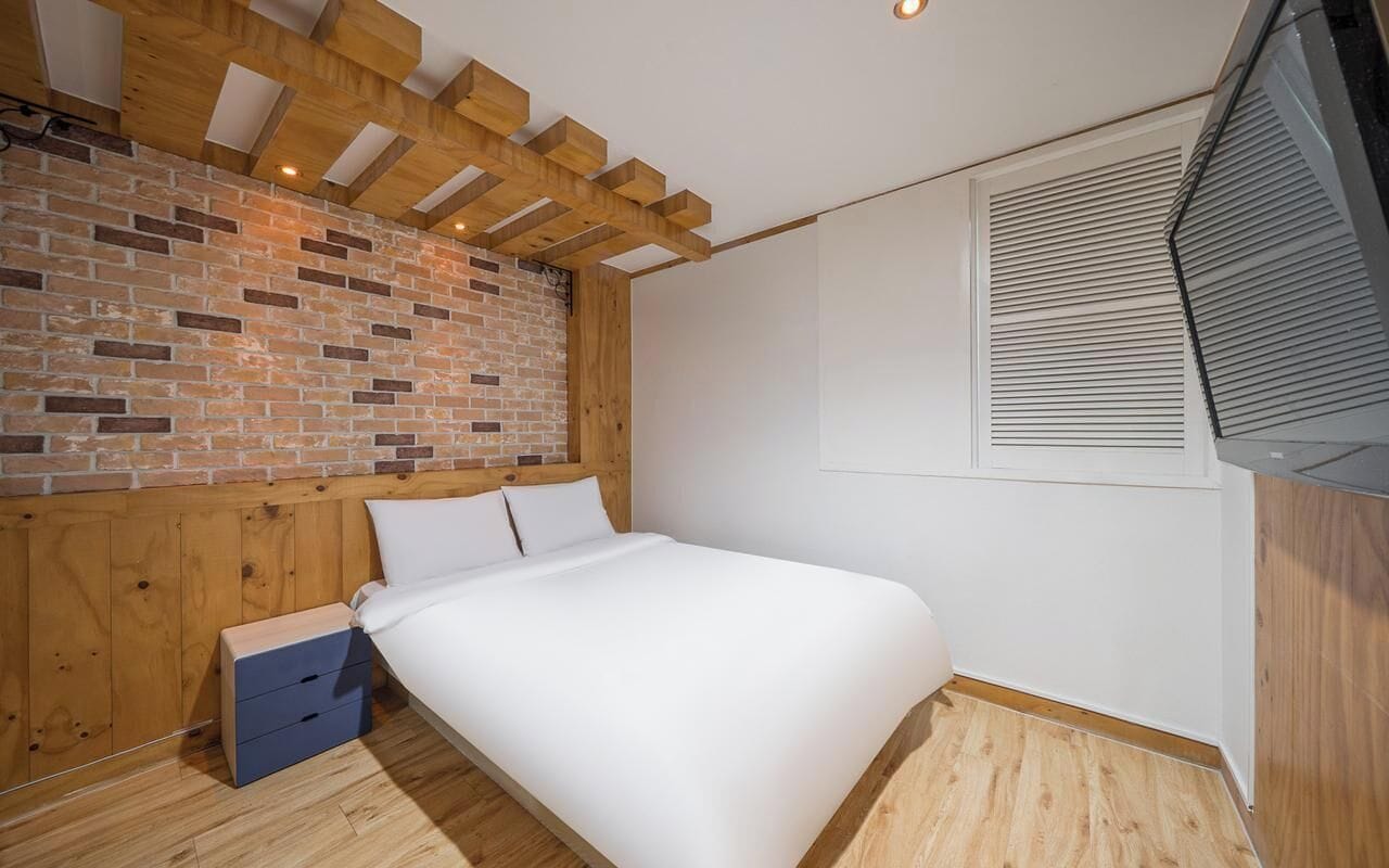 Deluxe kamer, uitzicht op de stad | Een bureau, een laptopwerkplek, verduisterende gordijnen, gratis wifi