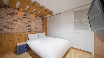 Deluxe Room, City View | Desk, laptop workspace, blackout drapes, free WiFi