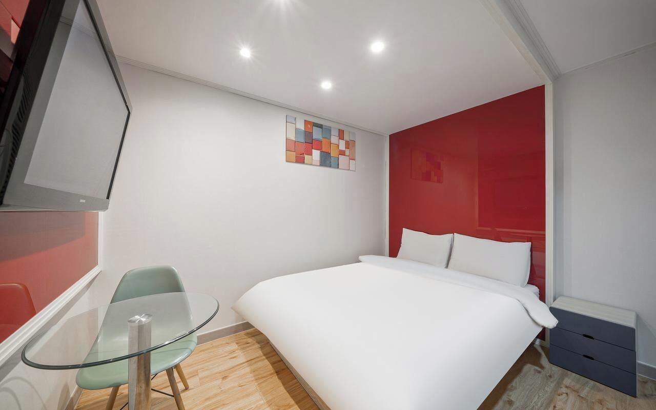 One PC | Desk, laptop workspace, blackout drapes, free WiFi