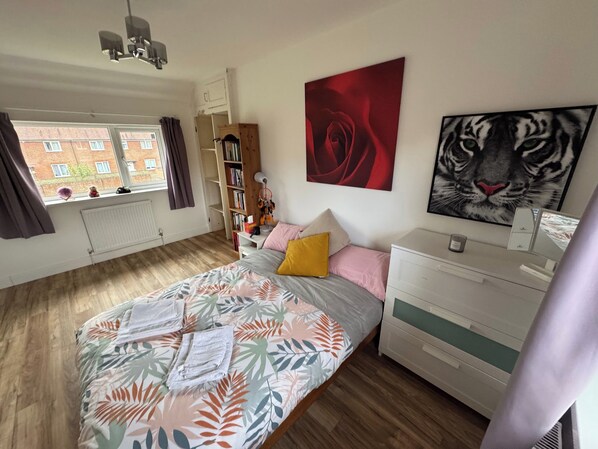 House | 1 bedroom, free WiFi, bed sheets