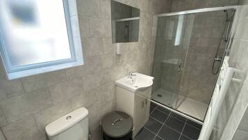 Apartment, 2 Bedrooms | Bathroom