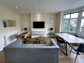 Apartment, 2 Bedrooms | Living room