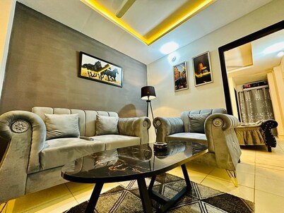 Cozy 1-bedroom apartment in charming Islamabad with WiFi, AC