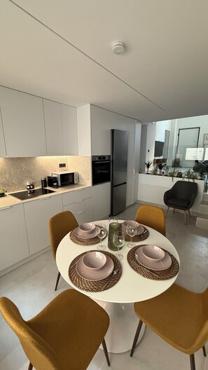 Apartment, 2 Bedrooms, Non Smoking, Kitchen | Private kitchen