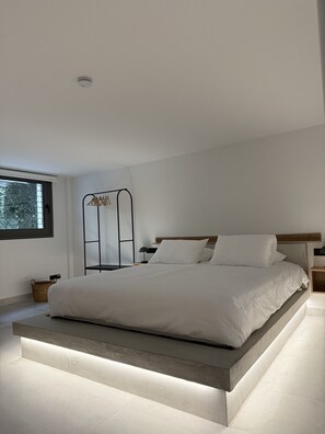 Apartment, 2 Bedrooms, Non Smoking, Kitchen | 2 bedrooms, in-room safe, iron/ironing board, free WiFi