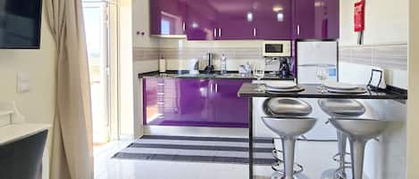 Fridge, microwave, oven, coffee/tea maker