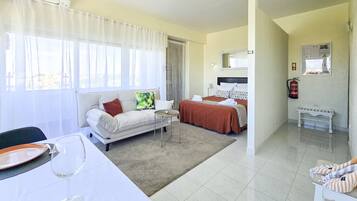 Een strijkplank/strijkijzer, gratis wifi, beddengoed