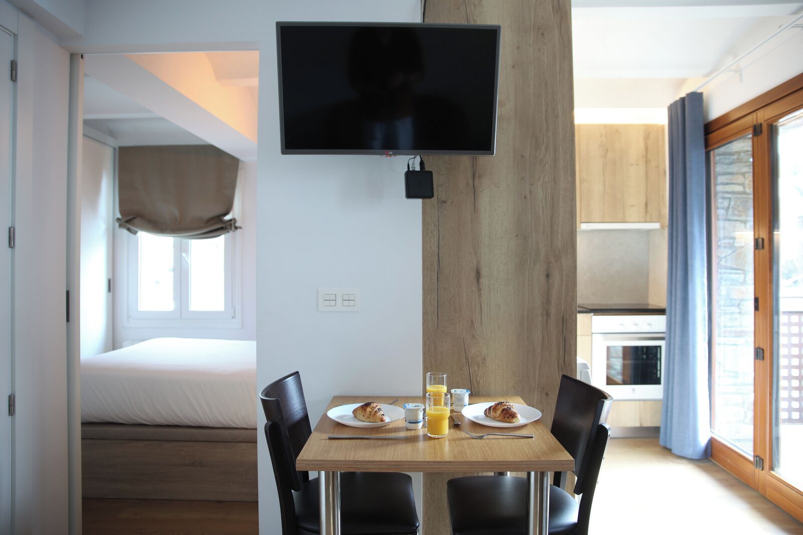 Departamento familiar, 1 habitación, vista a la ciudad | Área de sala de estar