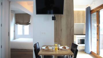 Family Apartment, 1 Bedroom, City View | Living area