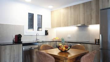 Family Apartment, 2 Bedrooms, City View | Private kitchen | Fridge, microwave, oven, stovetop