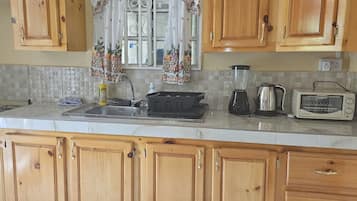 Geladeira, fogão, cooktop, chaleira elétrica