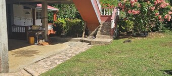 Jacob's Cozy Oasis: 1BR in Marigot w/ Wi-Fi, A/C, Kitchen – <5 Mins to Airport