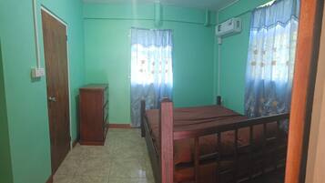 1 chambre, fer et planche Ă repasser, Wi-Fi, draps fournis