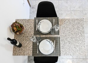 아파트, 흡연 | 2 개의 침실