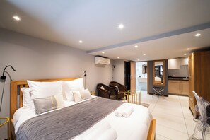 Cuna de viaje, wifi, ropa de cama