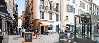 Urban Getaway: Maillol Suite in the Center with Free Wifi