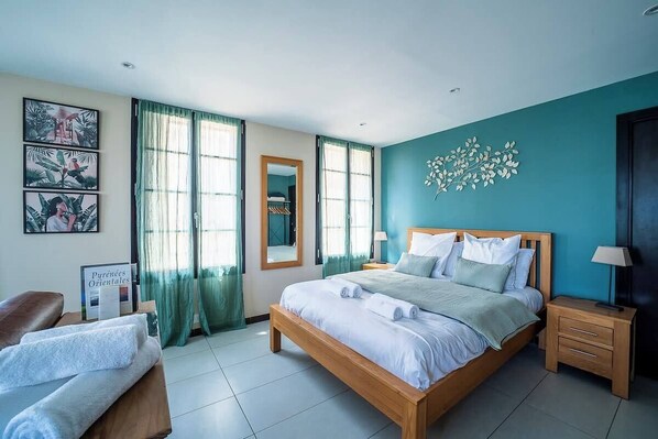 WiFi, bed sheets - Suite Majorca Downtown Free WiFi (Perpignan)