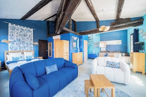 TV - Suite Coronell Family Room (Perpignan)