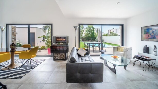 TV, books - Villa - Pool/Jukebox/6 People (Perpignan)