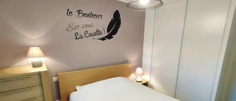 2 bedrooms, iron/ironing board, travel cot, WiFi