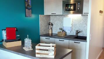 Refrigerador, microondas, parrilla de estufa y lavavajillas