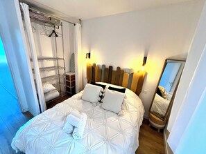 1 habitación, tabla de planchar con plancha, cuna de viaje y wifi 