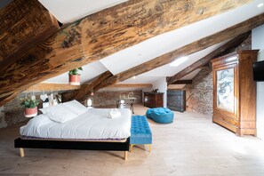1 slaapkamer, een strijkplank/strijkijzer, wifi, beddengoed