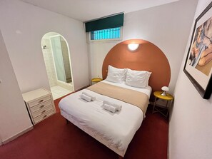 1 chambre, fer et planche Ă repasser, Wi-Fi, draps fournis