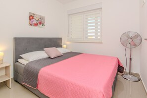 Family Apartment, Partial Sea View | 3 bedrooms, iron/ironing board, free WiFi - Apartment Brcina (Vir)