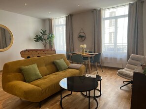 Smart TV, table football