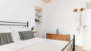 Iron/ironing board, free WiFi, bed sheets