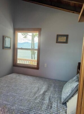 3 bedrooms, bed sheets