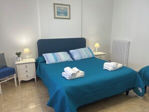 2 chambres, fer et planche à repasser, Wi-Fi, draps fournis