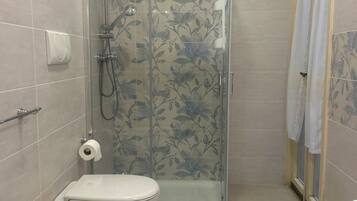 Doccia, asciugacapelli, bidet, asciugamani