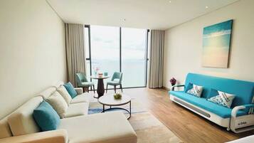 Studio Elite, 1 Tempat Tidur King dengan tempat tidur Sofa, pemandangan laut | Brankas, kedap suara, setrika/meja setrika, dan Wi-Fi gratis
