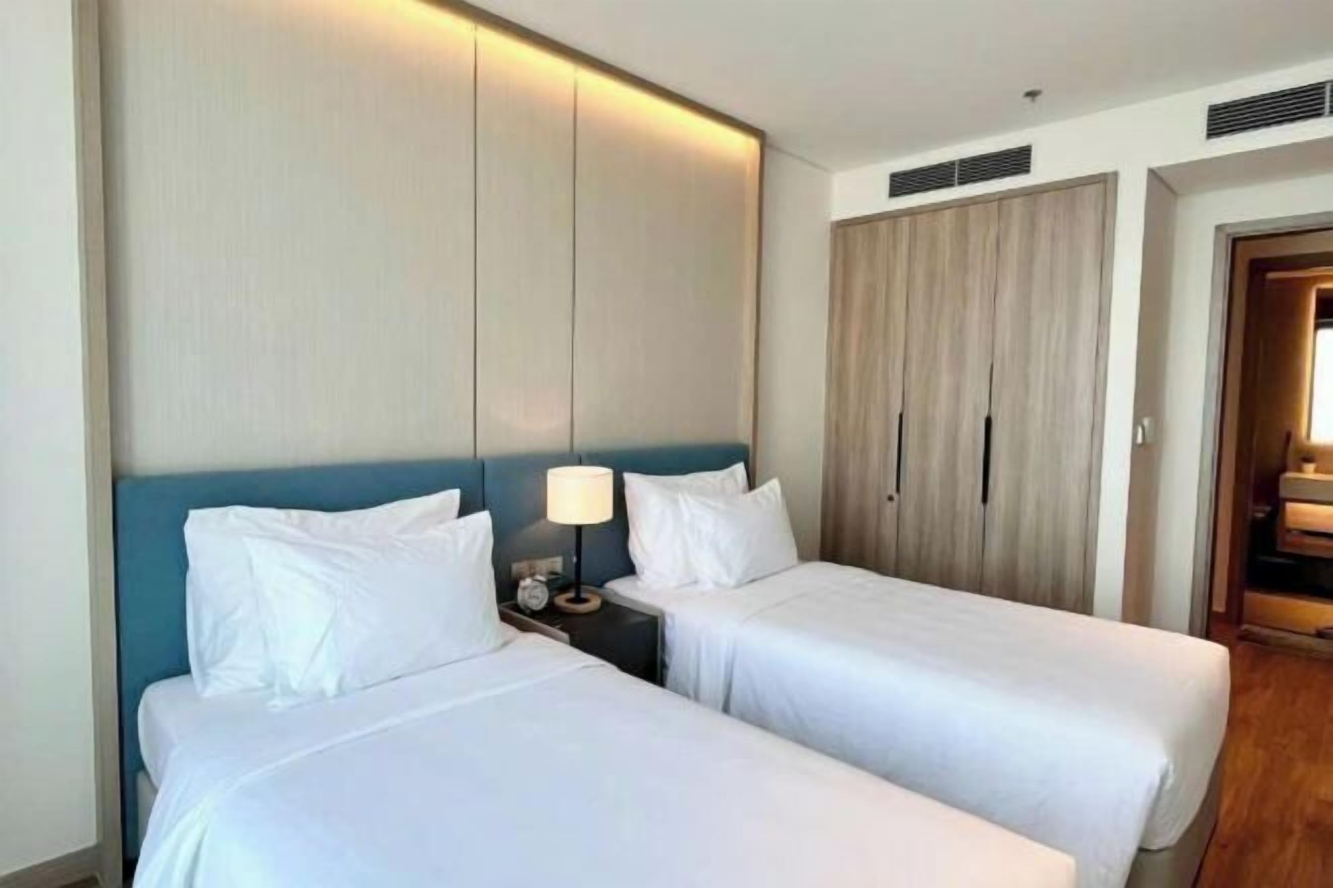 Caja de seguridad en la habitación y sistema de insonorización 