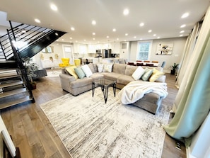 Smart TV, fireplace, foosball - Cozy Waterfront 3-bedroom villa with fitness/theater/game room, WiFi in Dundalk (Dundalk)